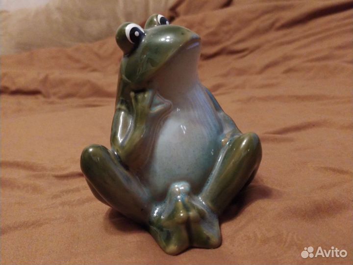 Керамические лягушки