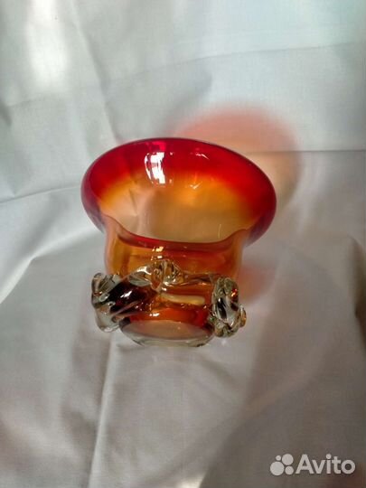 Вазы из красного стекла