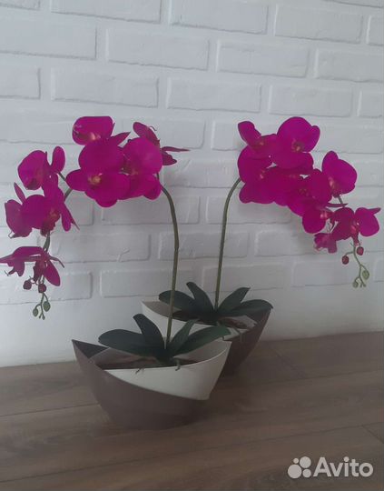 Орхидея искусственная. Цветок в горшке