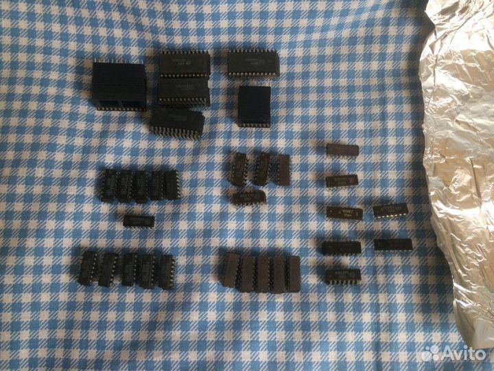 Радиодетали конденсаторы, стабилитроны, микросхемы