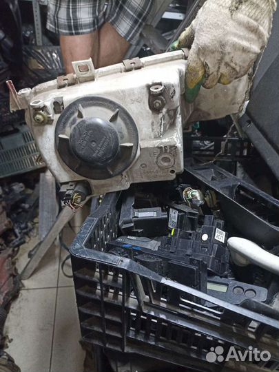 Volkswagen sharan 1998г фара левая