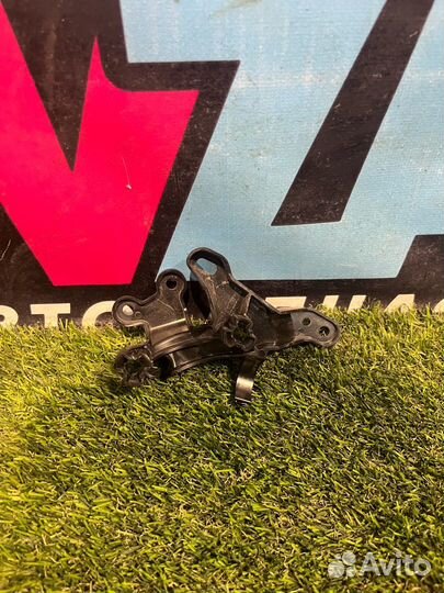 Кронштейн (крепление) Ford Escape 4 CX482 2021