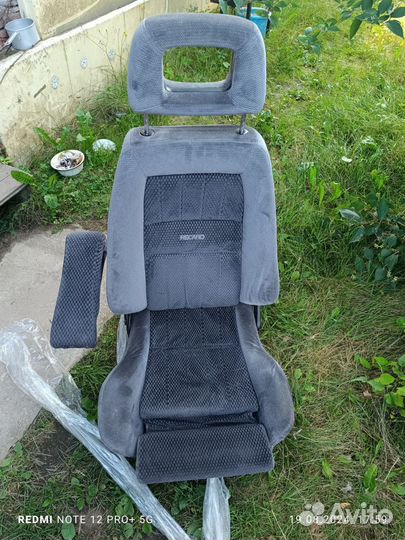 Передние сиденья Recaro