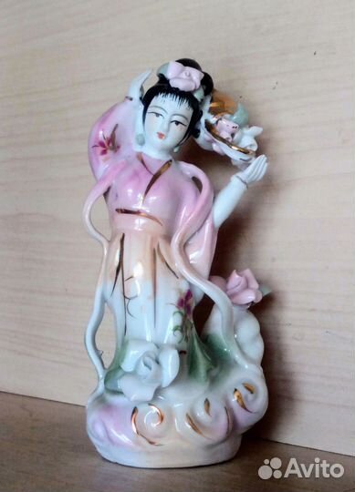 Статуэтка фарфор