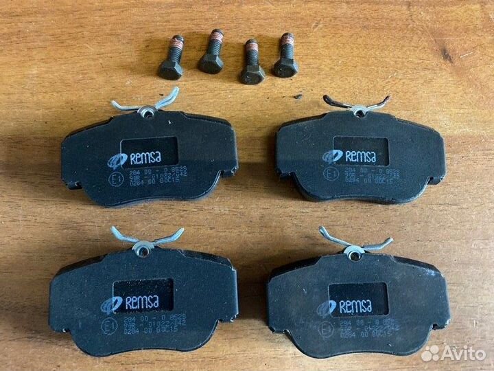 Колодки дисковые передние Mercedes-Benz 190 W201