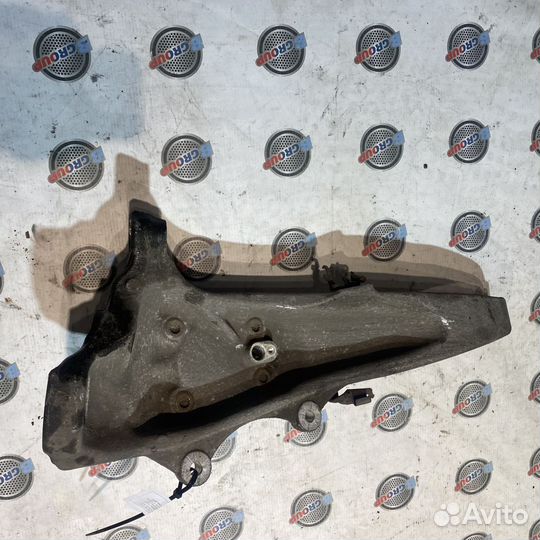 Цапфа переднего колеса Прав. 31216775768 бмв