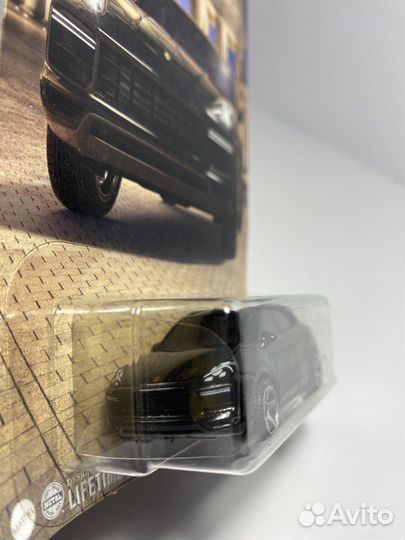 Модель автомобиля 1:64
