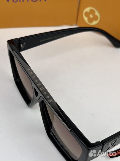 Очки солнцезащитные