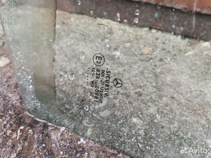 Стекло передней двери Мерседес Вито 638