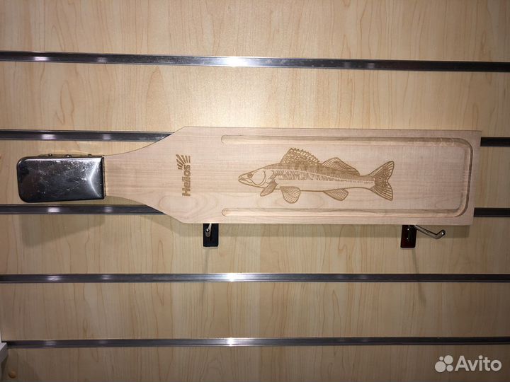 Доска разделочная с зажимом Судак с гравировкой