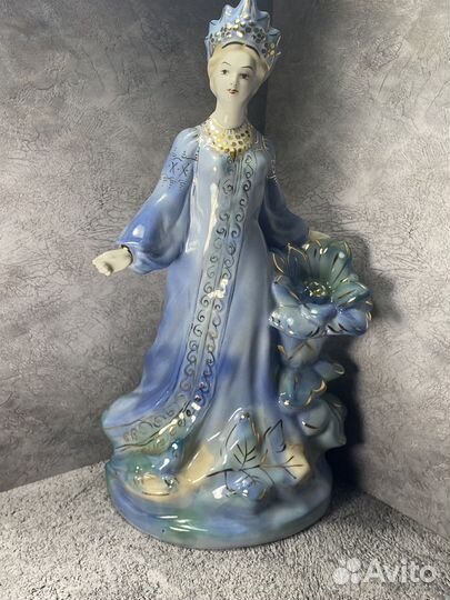 Фарфоровая статуэтка Хозяйка медной горы, Гжель