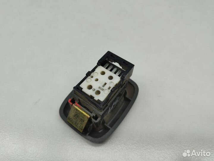 Кнопка стеклоподъемника Suzuki Cultus GC21S 1999 г