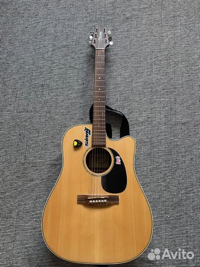 Электроакустическая гитара Takamine