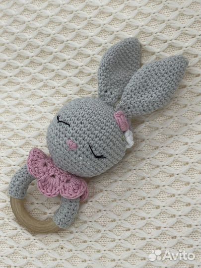 Вязаные игрушки зайчик