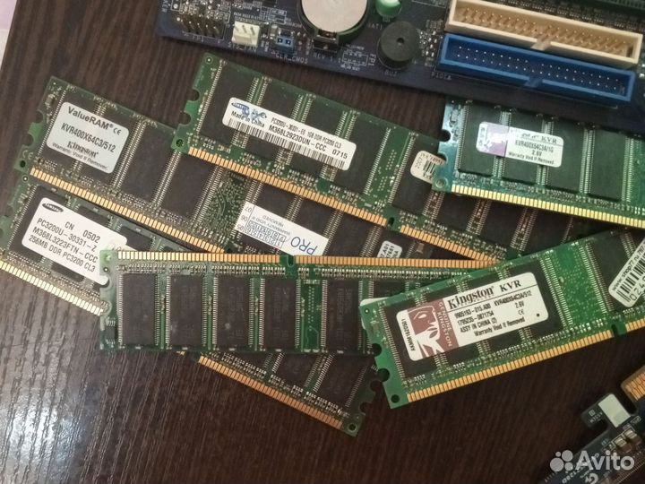 Материнская плата с процессором и памятью