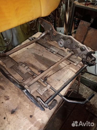 Вадительское сиденье hino