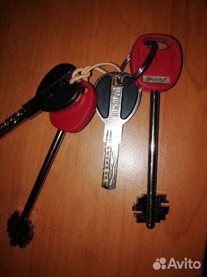 Дверь входная металлическая правая бу