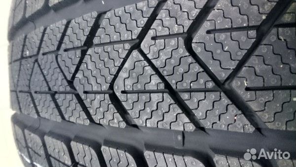 Pirelli Winter Sottozero 3 235/45 R19 95H