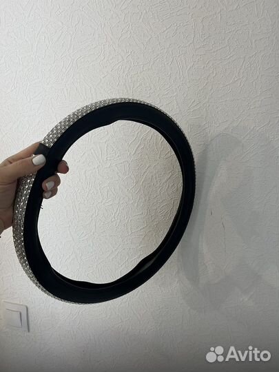 Кожаная оплетка на руль со стразами