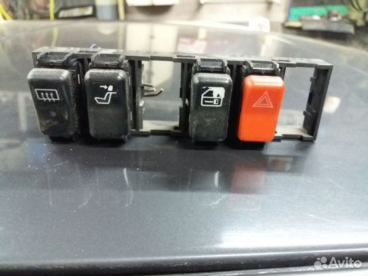 Кнопки с аварийкой mb w202