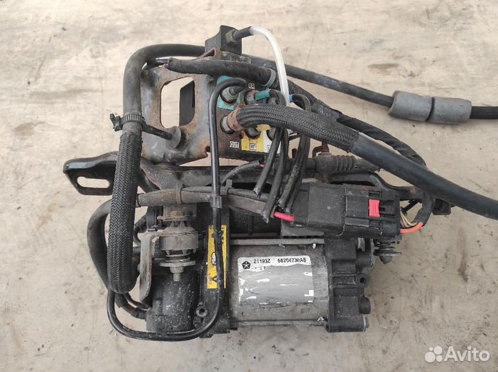 Компрессор пневмоподвески Jeep Grand Cherokee W