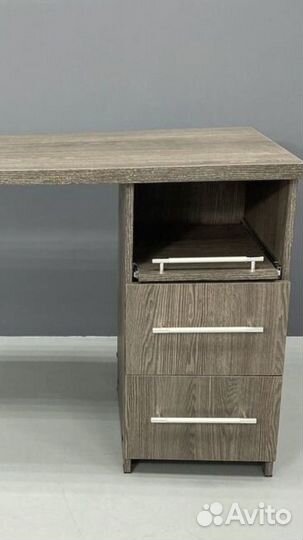 Стол маникюрный