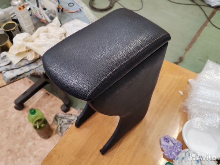 Подлокотник nissan X-trail 2000-2006