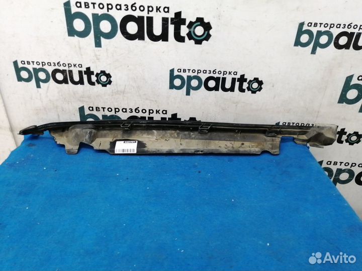 Уплотнитель крыла левый сверху под капотом