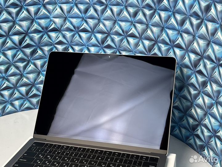 MacBook Air 13 2022 M2, 16Gb, 256Gb новый, 1 цикл