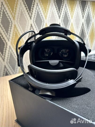 Шлем виртуальной реальности Varjo Aero
