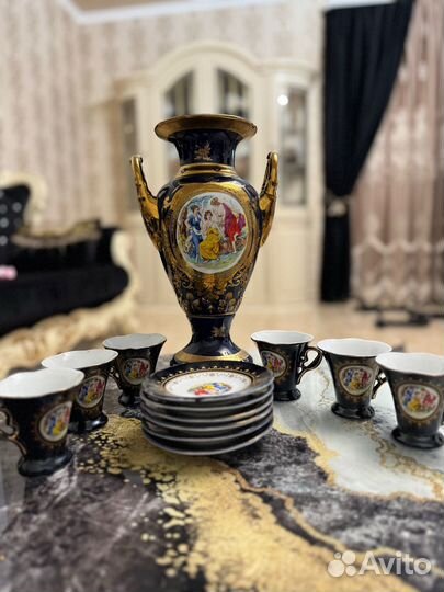 Кофейный сервиз и ваза