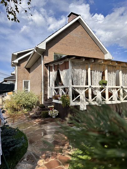 Дом 220 м² на участке 15 сот.