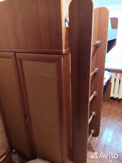 Двухъярусная кровать со шкафом и столом