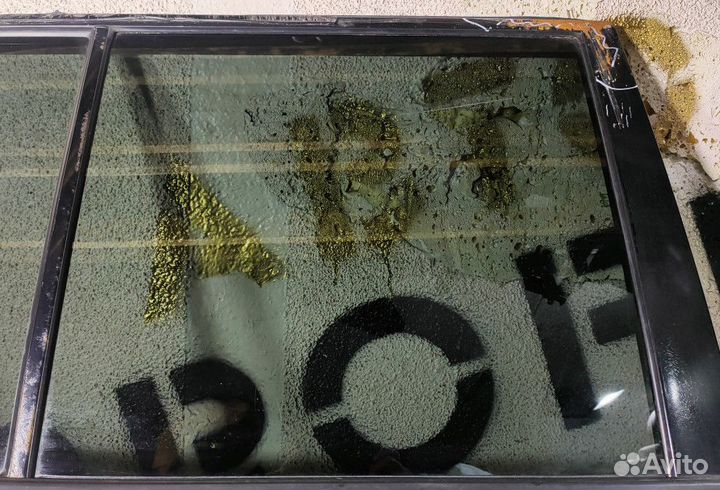 Стекло двери задней правой Mitsubishi Pajero III