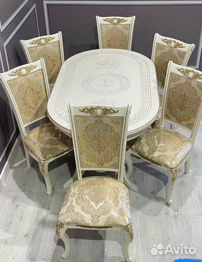 Обеденный стол и стулья