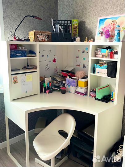 Угловой письменный стол белый и стульчик IKEA