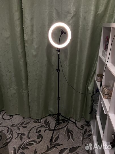 Кольцевая лампа со штативом