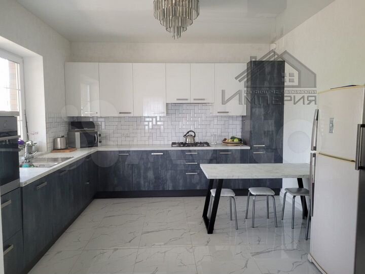 Коттедж 181,6 м² на участке 6 сот.