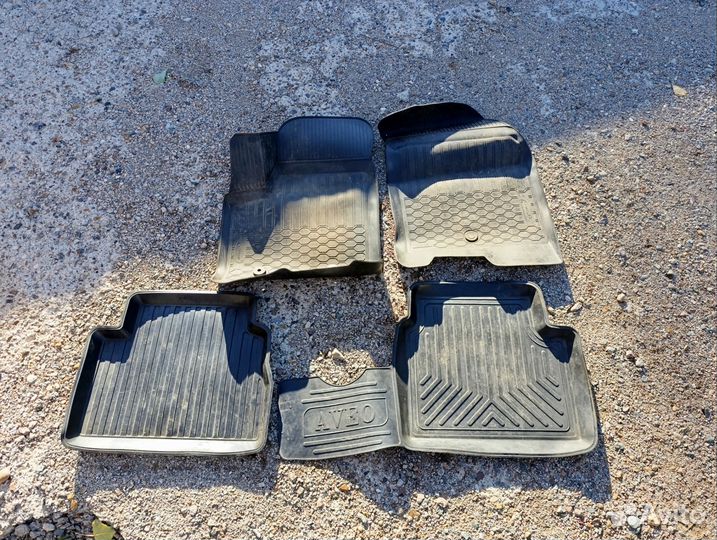 Продам комплект автомобильных ковриков Авео т250