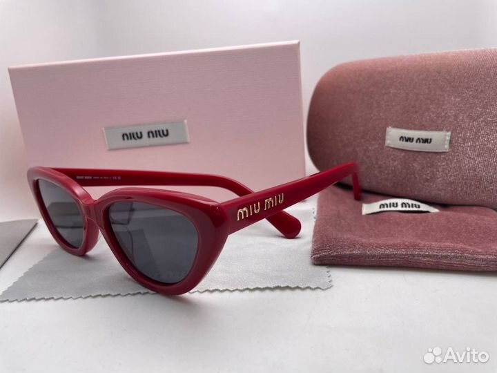 Солнцезащитные очки женские miu miu