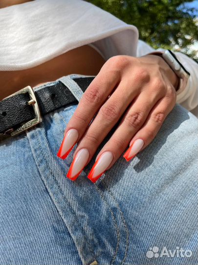 Модель на маникюр