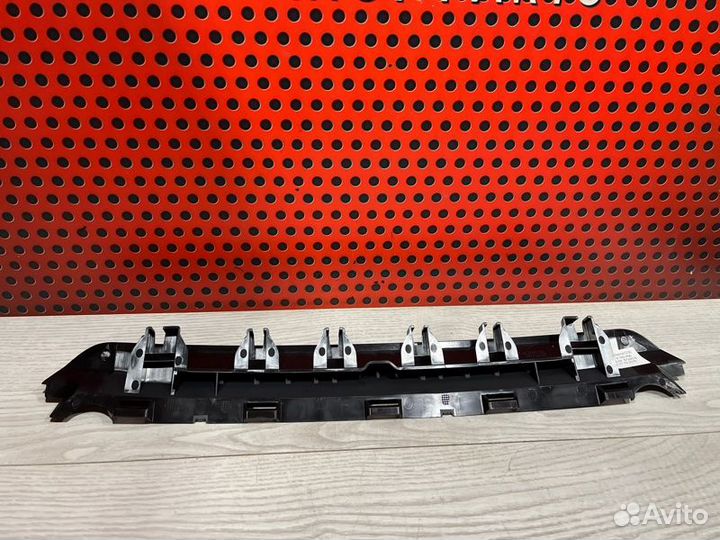 Накладка декоративная на торпедо Bmw 5 G30 2018