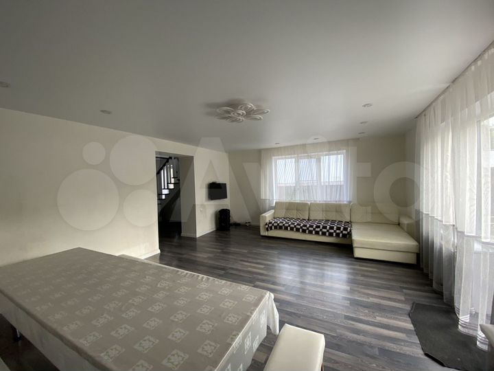 Дом 220 м² на участке 8 сот.