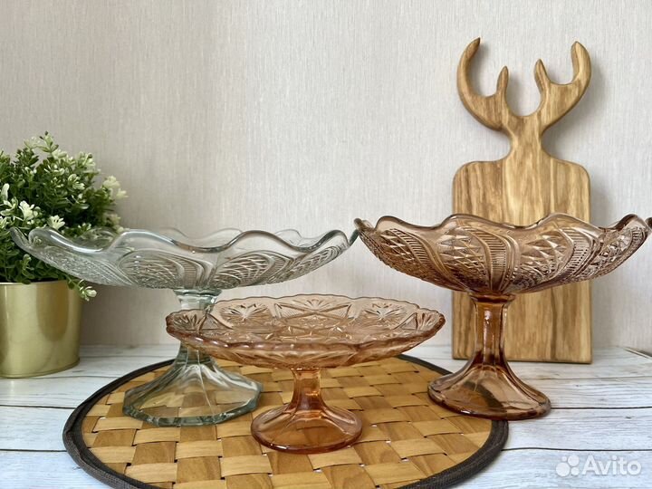 Ваза для фруктов на ножке цветное стекло СССР