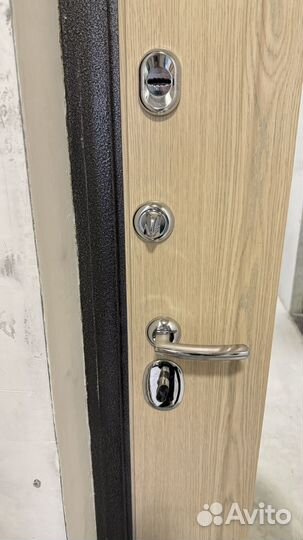 Дверь входная металлическая бу левая