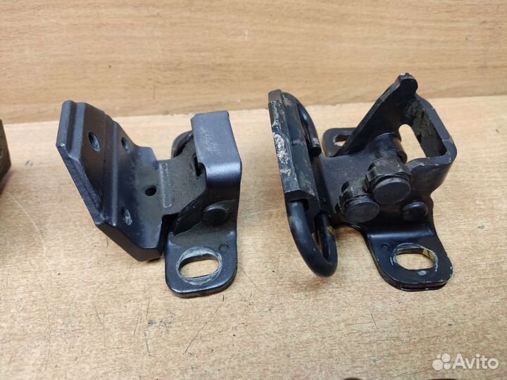 Петли дверей, Volvo 960