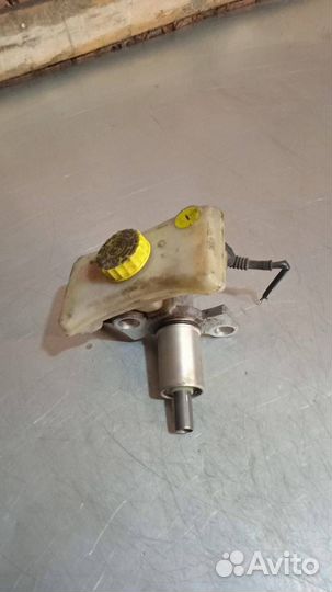 Главный тормозной цилиндр Volkswagen Passat B5 C5