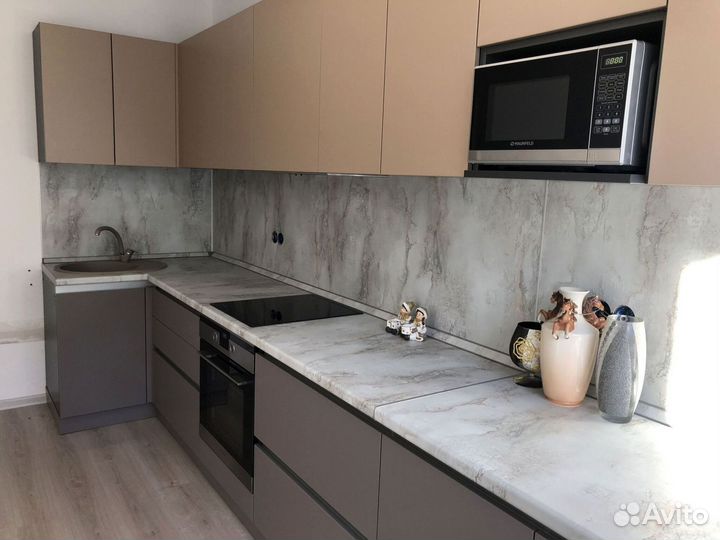 Кухонный гарнитур в современном стиле на заказ