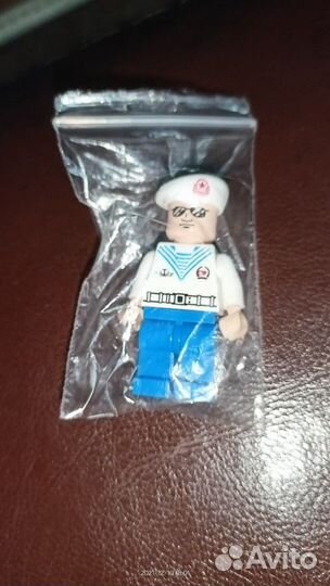 Самолет лего матрос