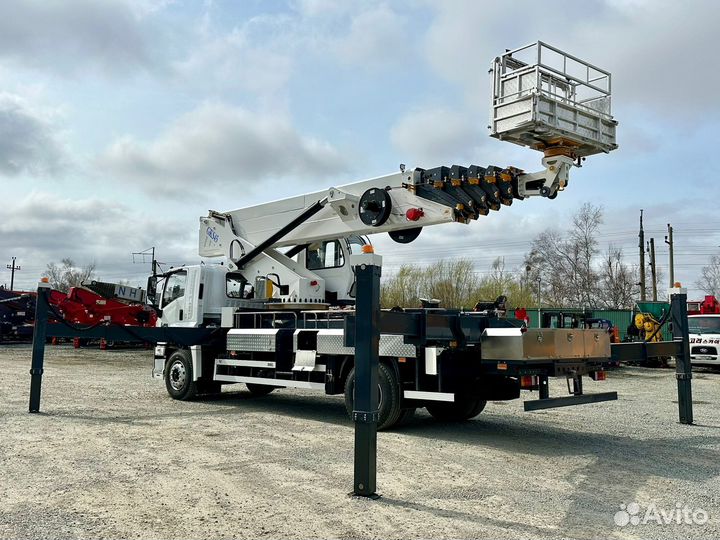 Isuzu Giga автовышка 45 метров